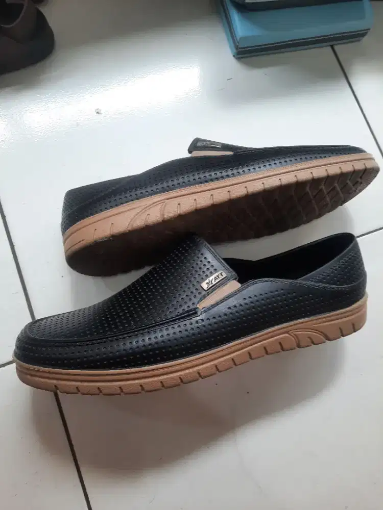 Sepatu Karet Pro Att tahan air