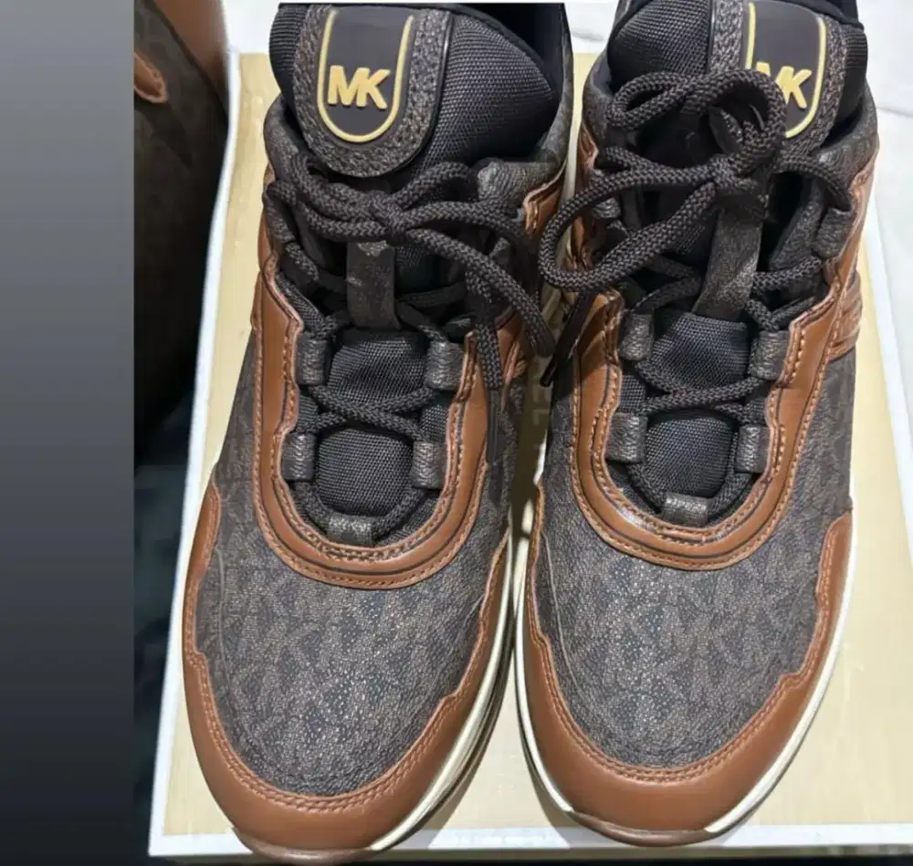 Sepatu Michael Kors