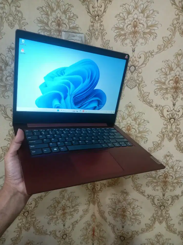 Lactop lenovo Idea pad 3 ram 4 SSD 256 unit mlus minus speaker