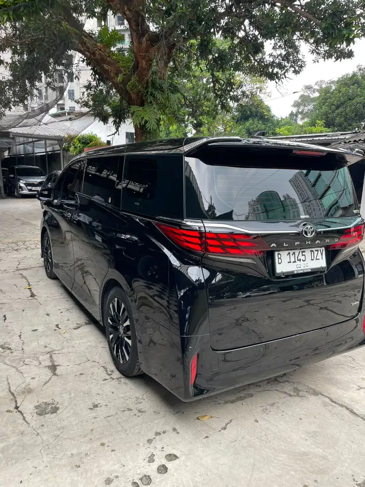 Toyota Alphard 2024 Hybrid
