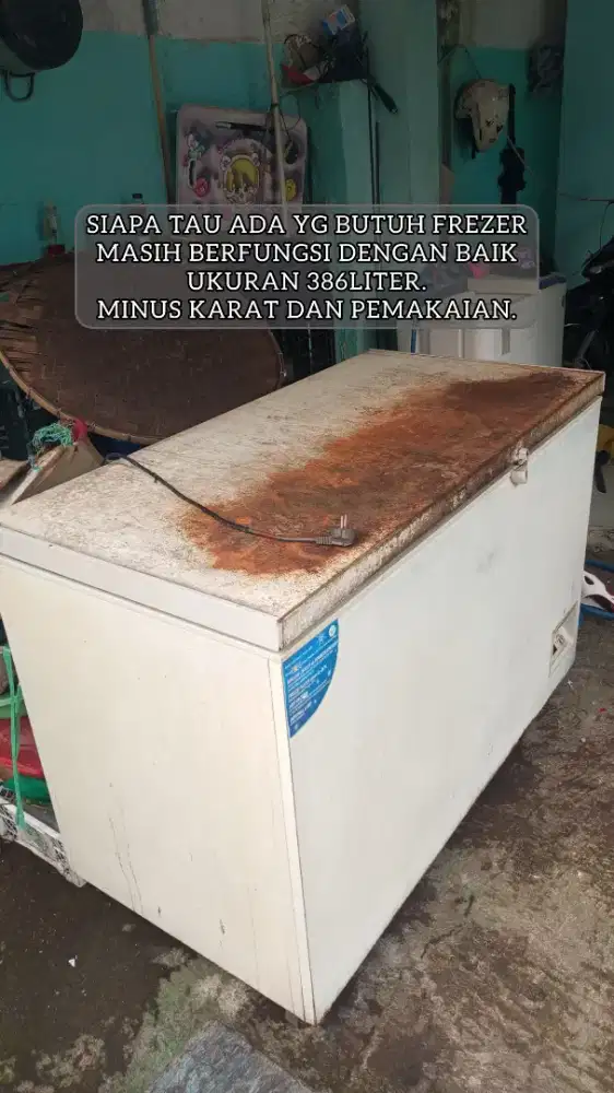 Frezer bekas masih berfungsi dengan baik
