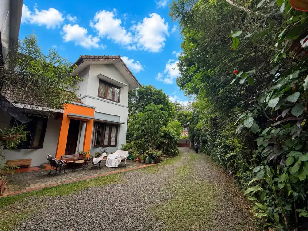 Rumah Asri di Atas Lahan 1.000 m² Dekat Pintu Tol Andara