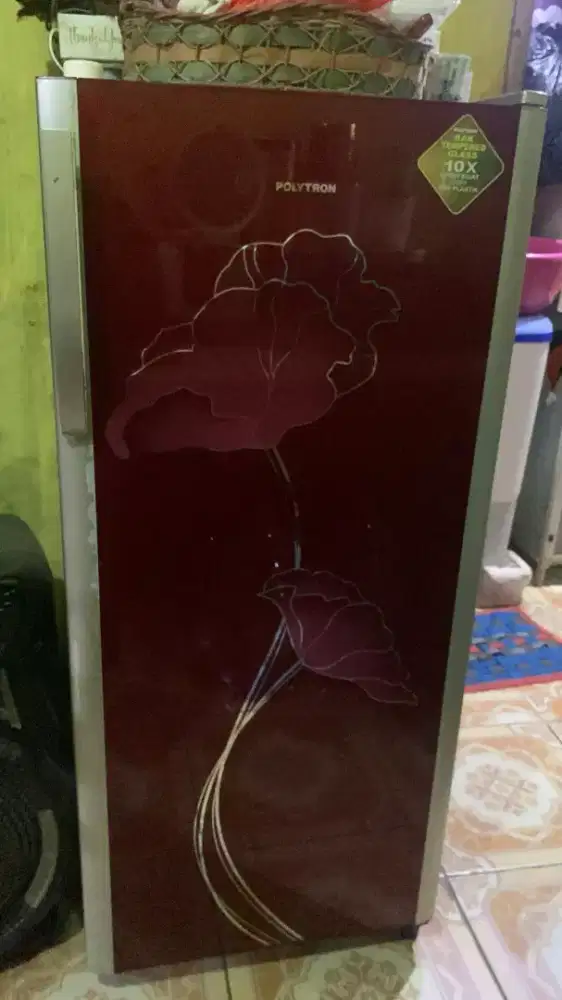 Di jual cepat siap pakai kulkas 1pintu Polytron