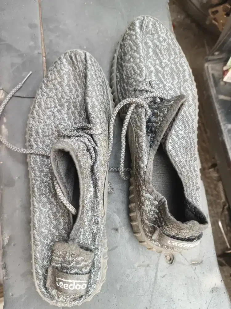Sepatu merk leedo.