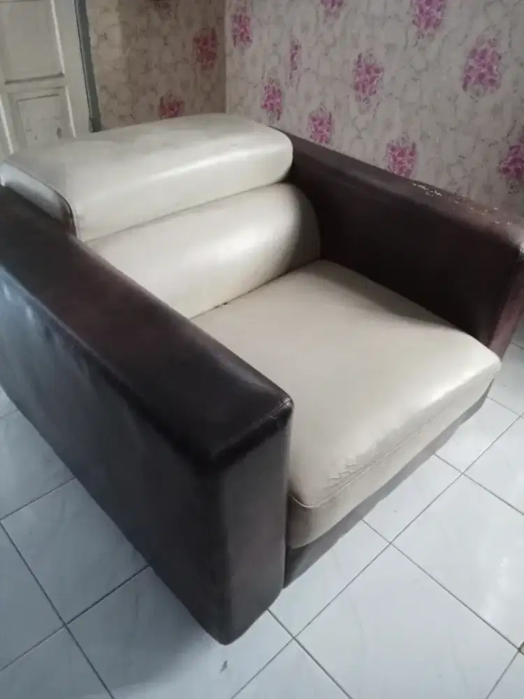 Sofa empuk dan nyaman