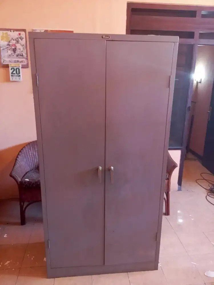 Lemari arsip kantor