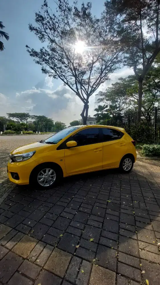 Honda Brio E CVT 2023 Yellow