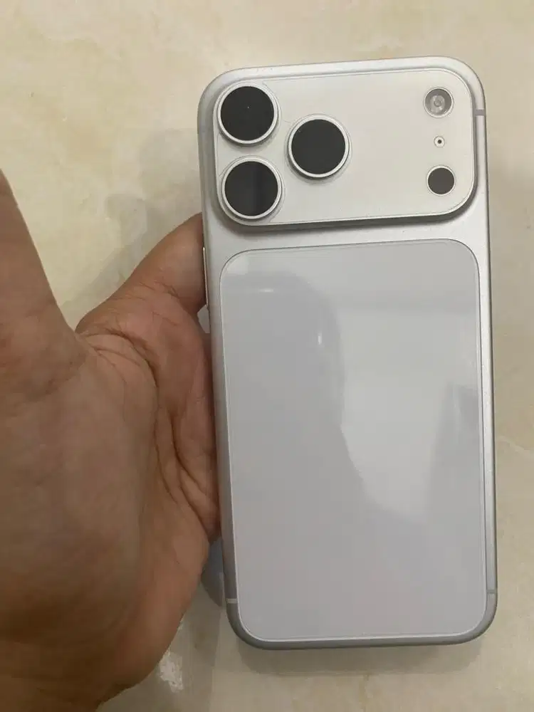 Iphone 17 promax 256 garansi sampai agustus 2027