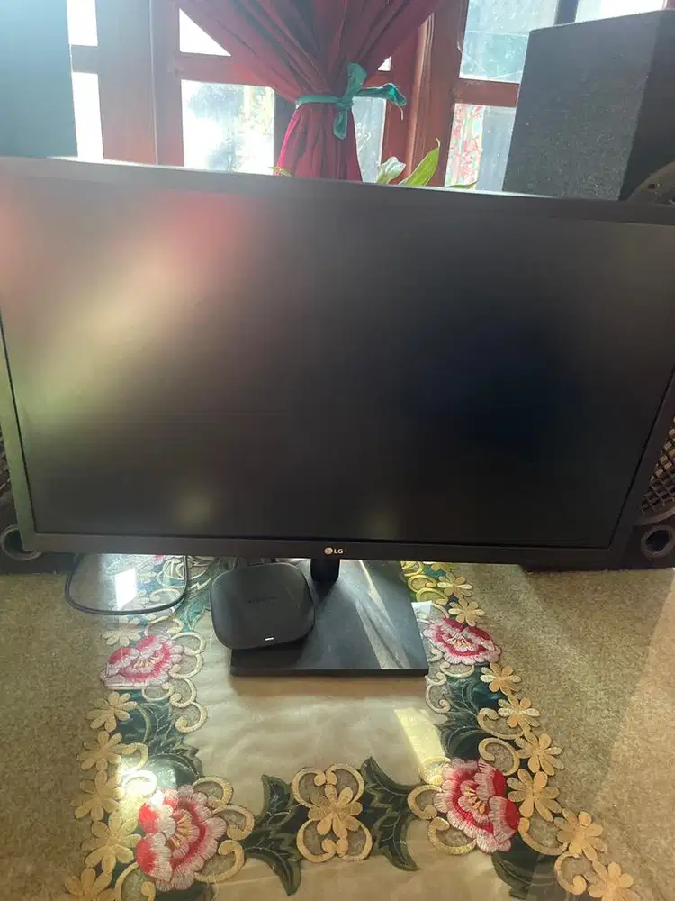 Monitor LG 24 inch siap pakai
