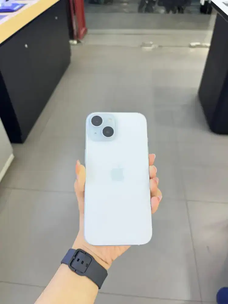 iPhone 15 128 . .