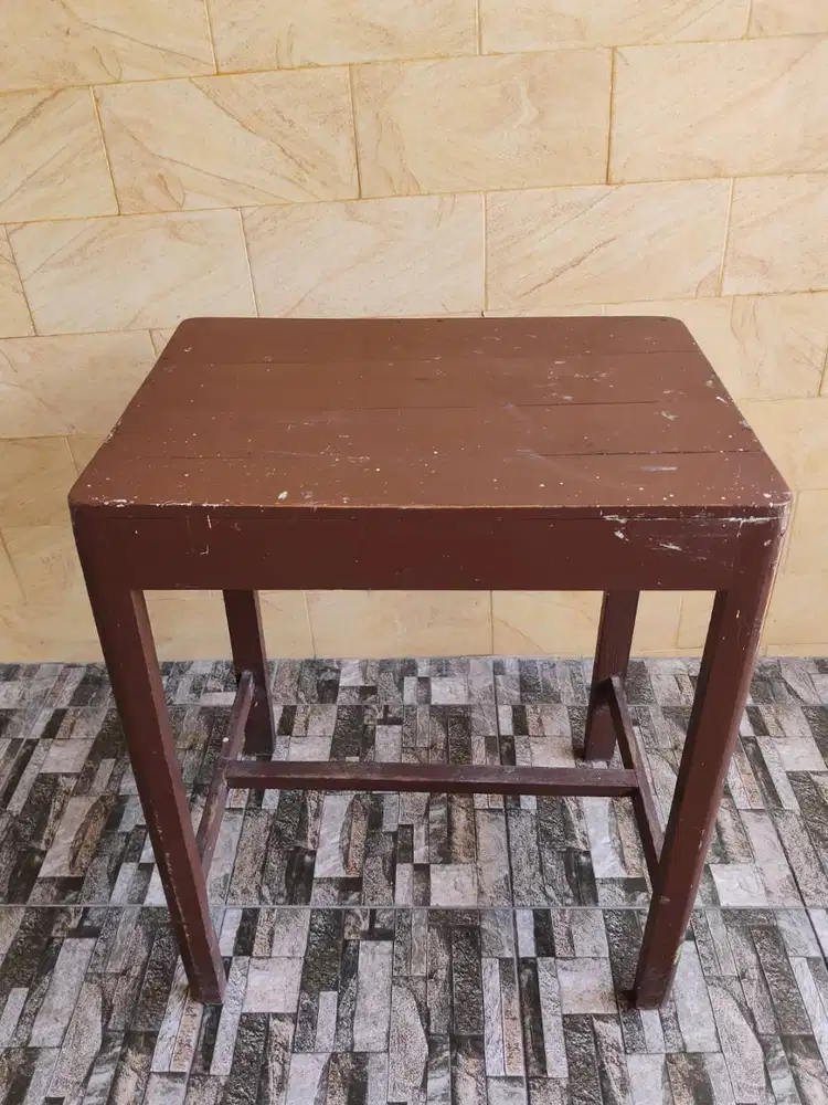 Meja Kayu Warna Coklat