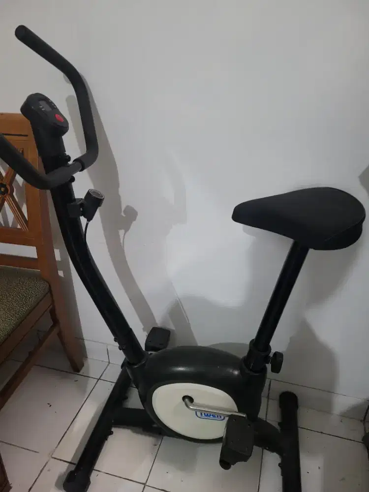 Sepeda statis kondisi baru