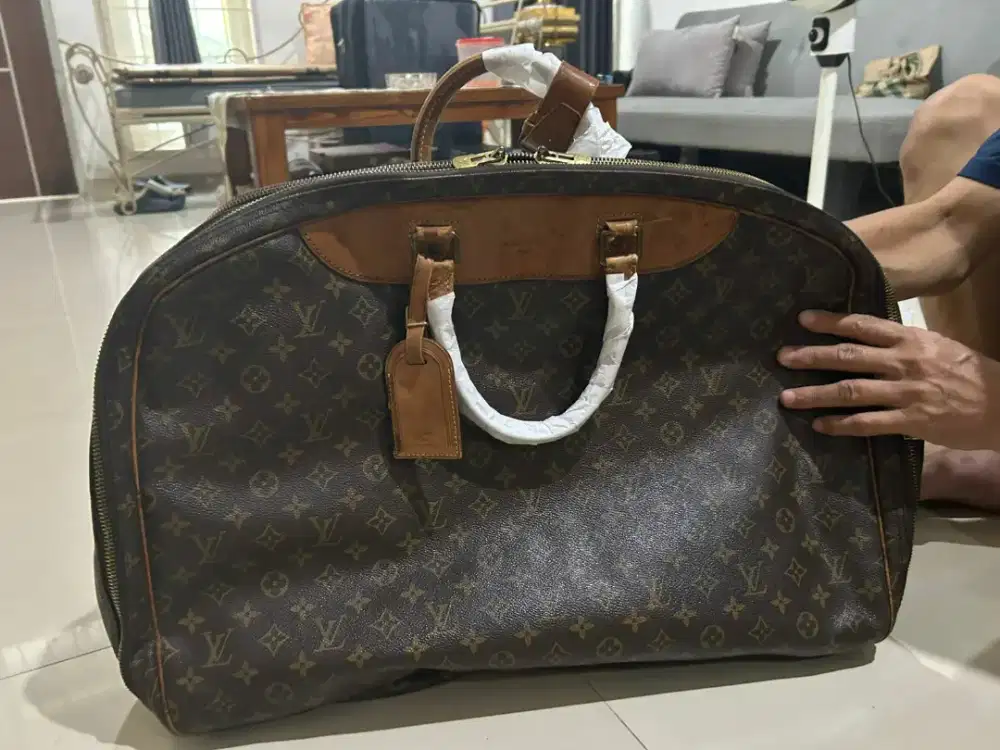 Tas LV bekas besar