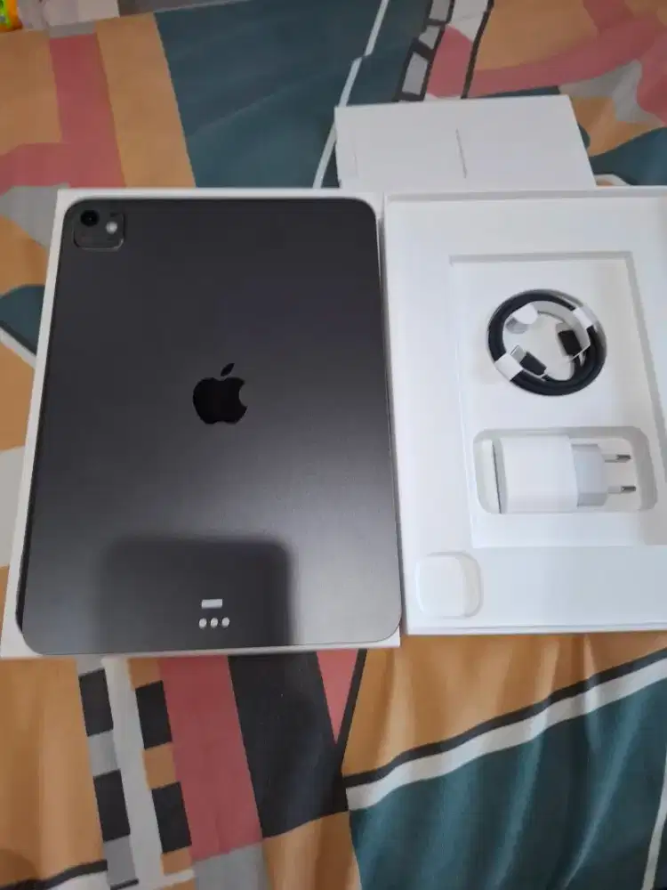 Ipad pro 11 inch m5 wifi ibox like new