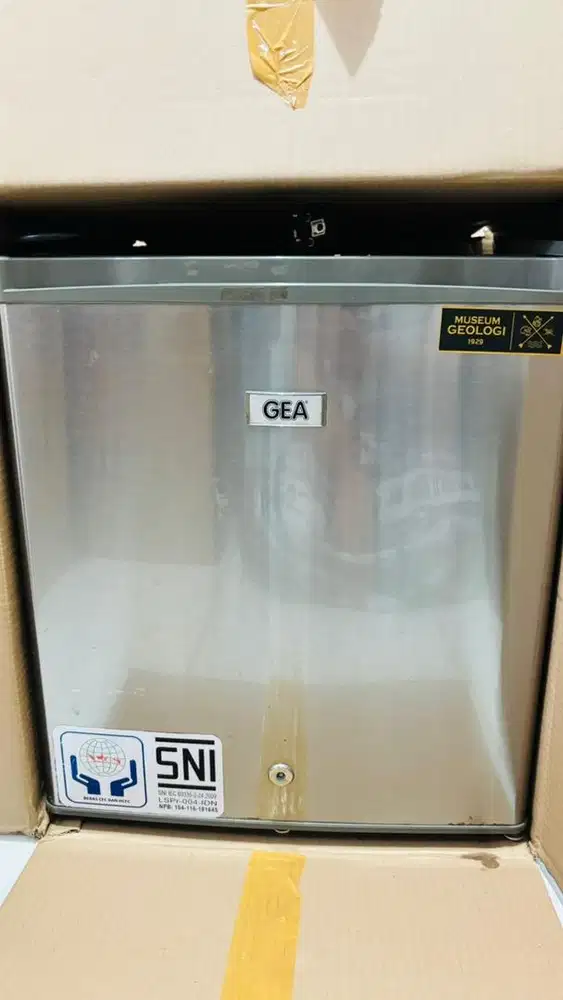 Kulkas Mini GEA