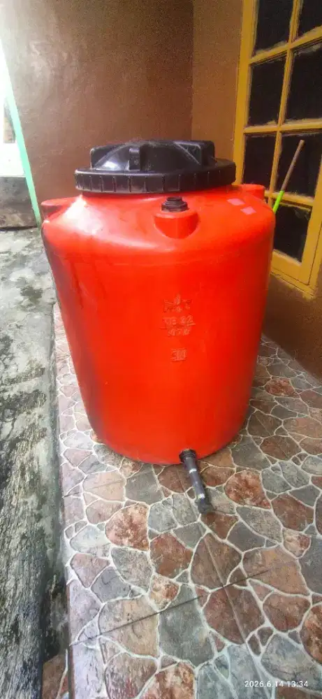 Toren Penguin 300 Liter Kondisi Bagus Indoor – NEGO