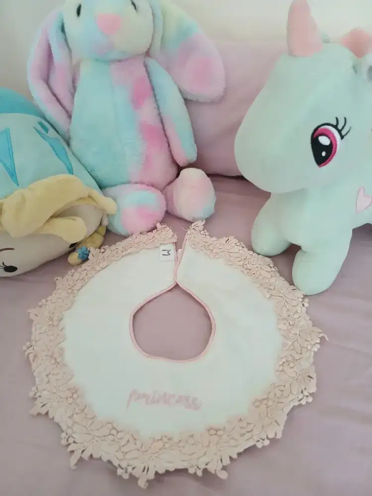 Celemek bayi MINEKA baby bib size M (4), preloved