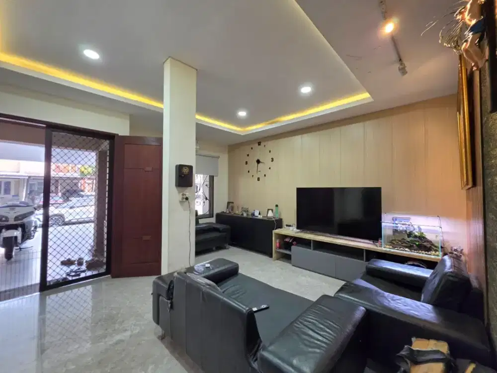 DIJUAL Rumah hook Gading Serpong hadap selatan timur