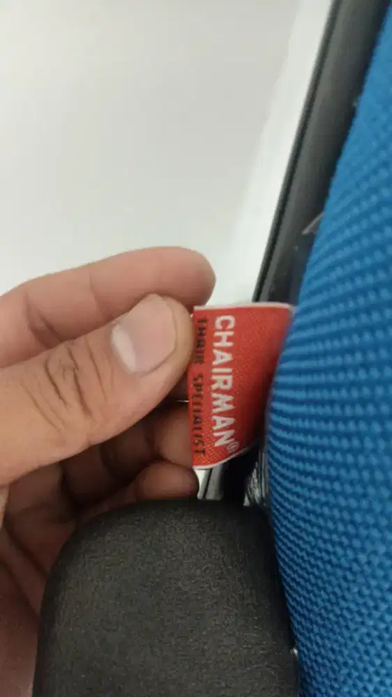 5 unit kursi kantor, lemari jati, meja kantor, lemari kaca