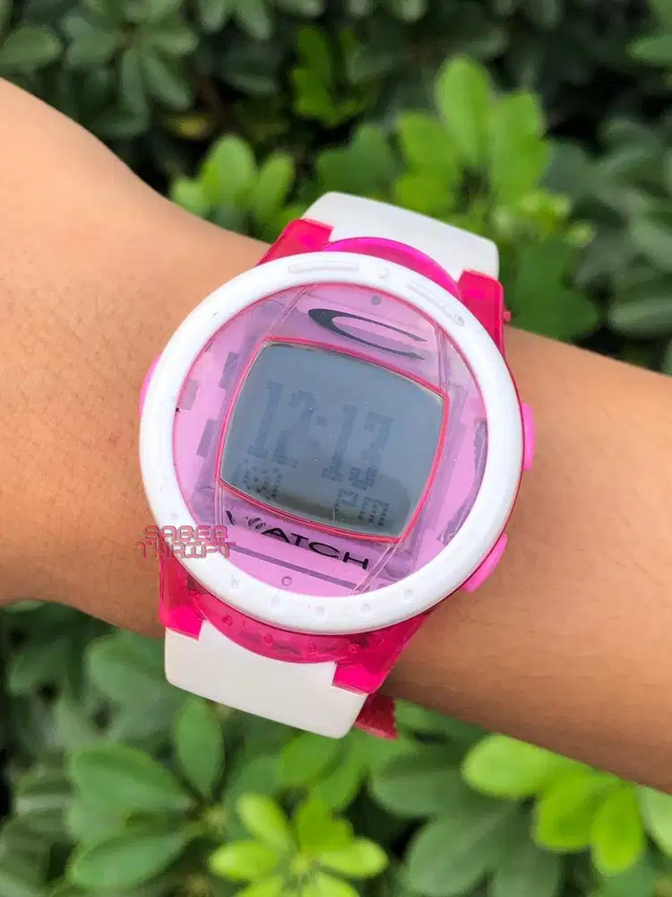 C watch (retro 80s)