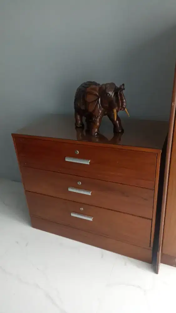 Lemari jati, meja kantor, lemari kaca