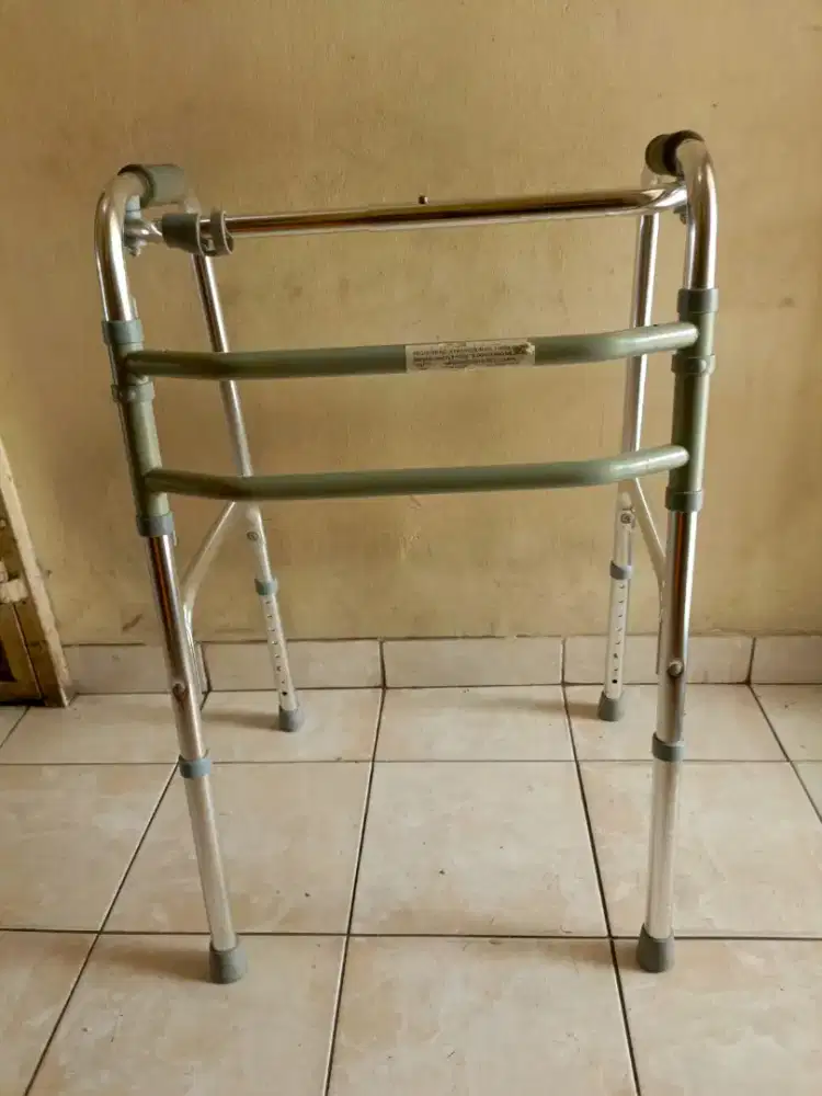 Tongkat dan alat bantu jalan