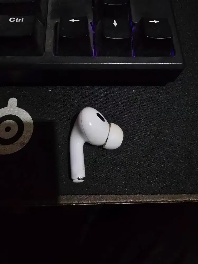 airpods pro gen 2 lightning left only