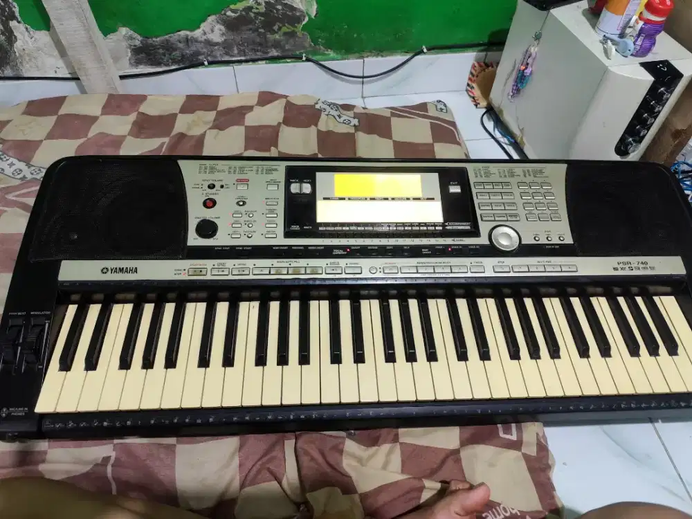 Keyboard yamaha psr 740 minus
