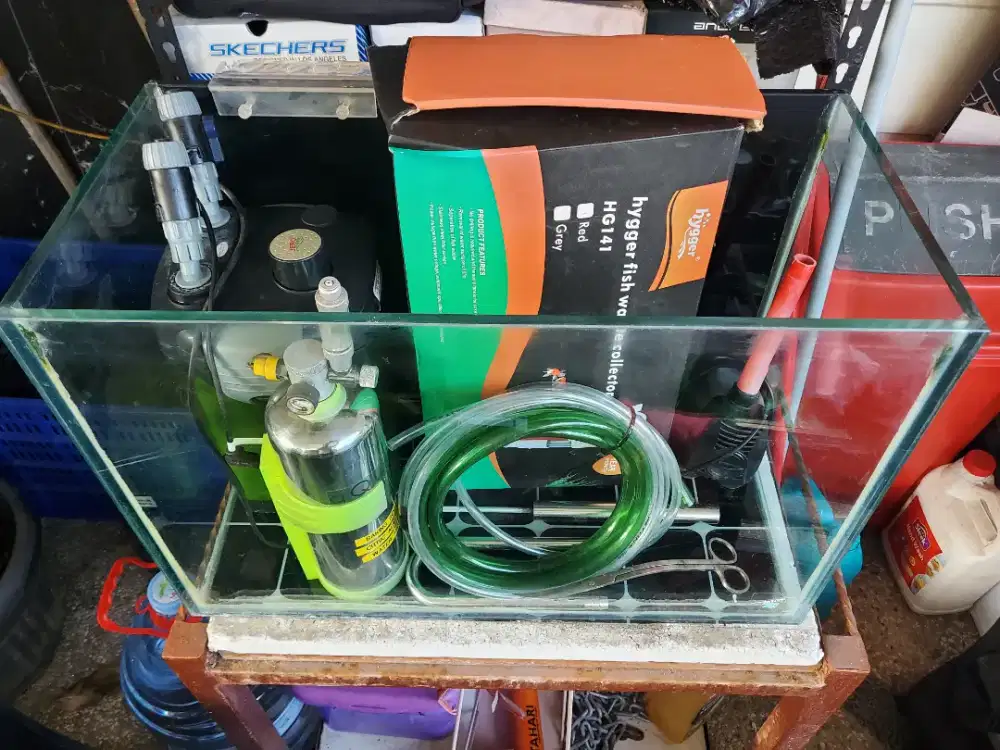 Dijual Aquarium beserta peralatannya