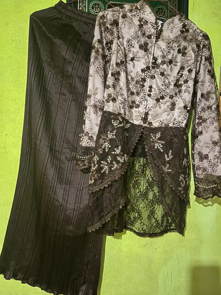 Kebaya One Set by Adriana Clothing Brand seri One Set (uk; S/M)