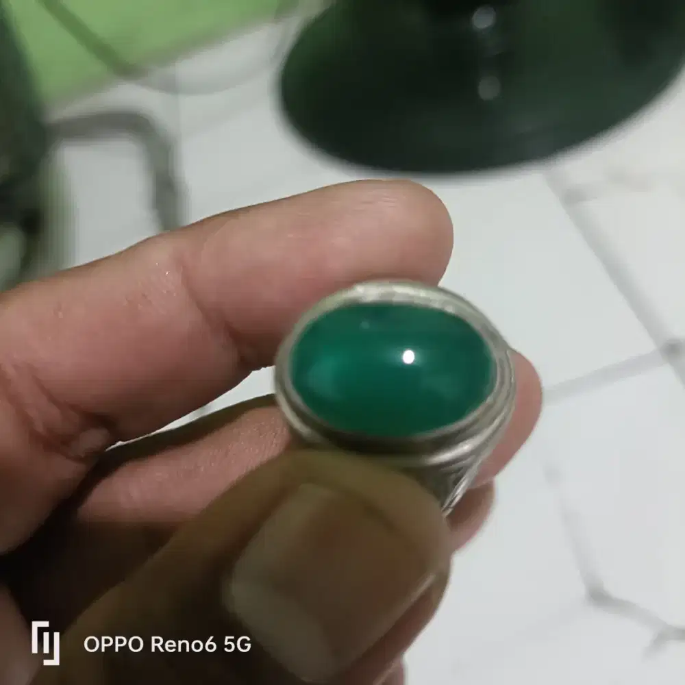 Cincin batu mulia bacan hijau