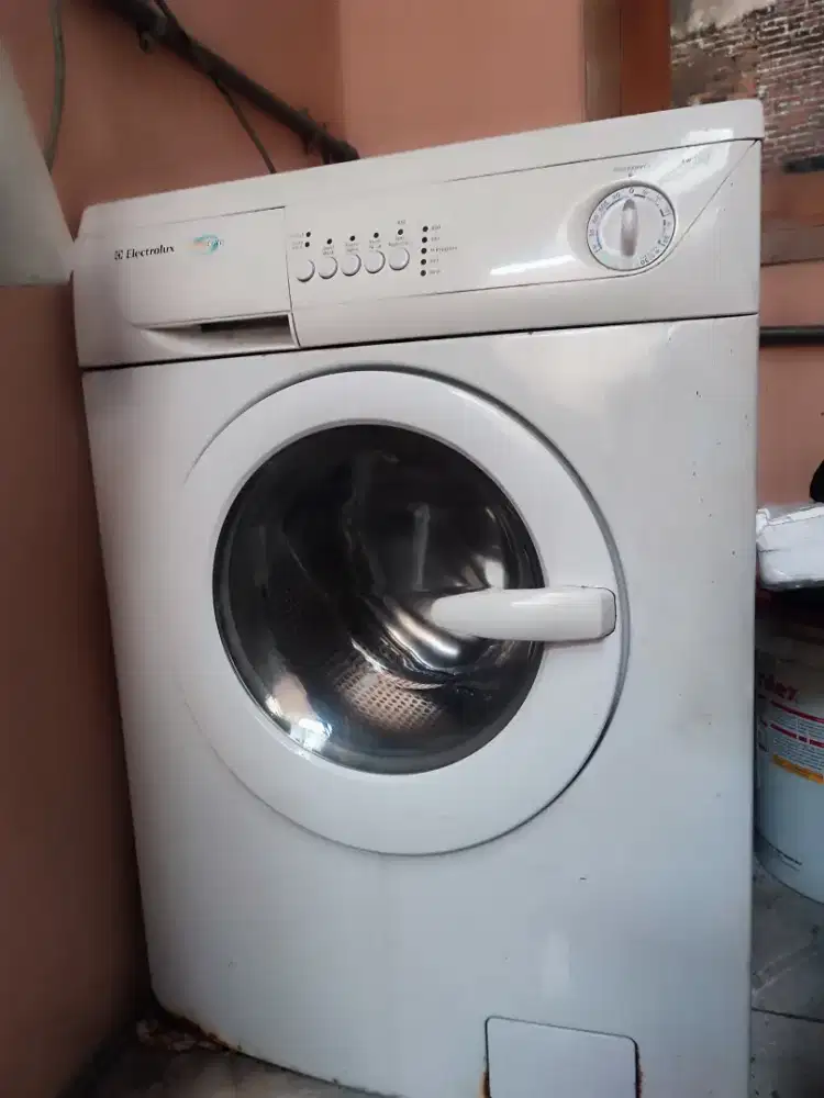 Mesin cuci electrolux