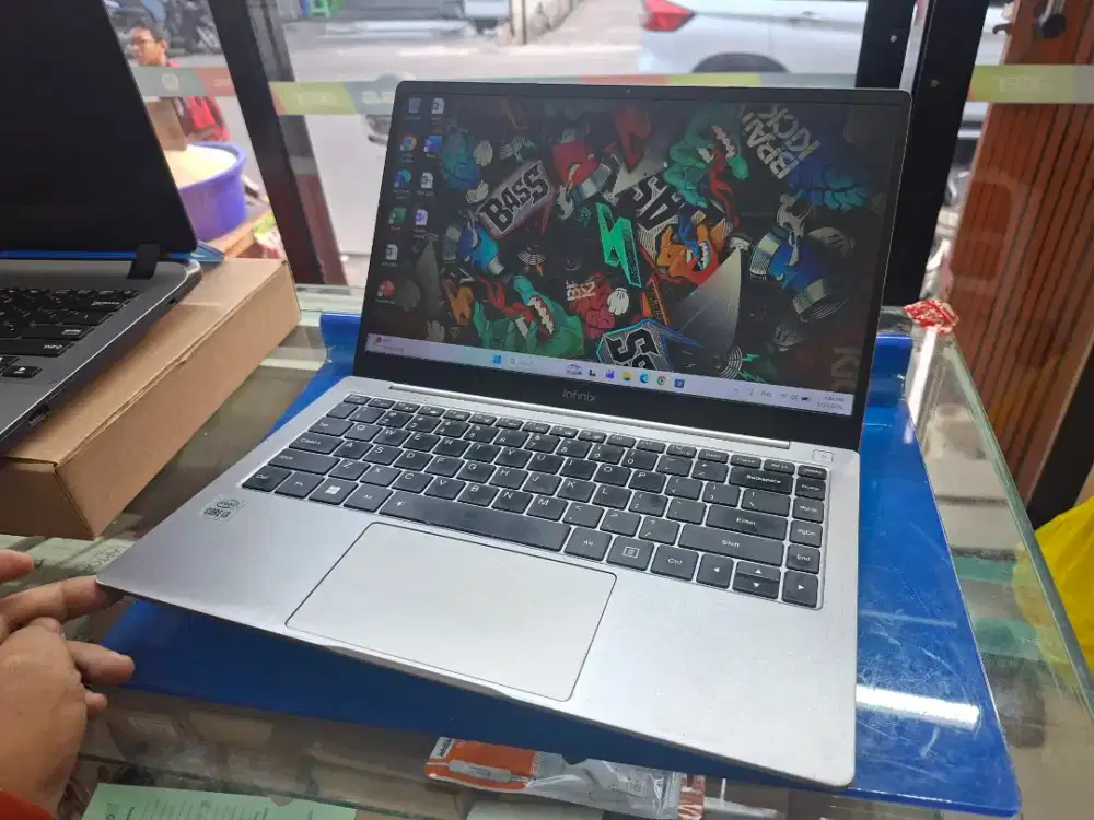 Infinix x2 ram 4 ssd 256 core i3 gen10