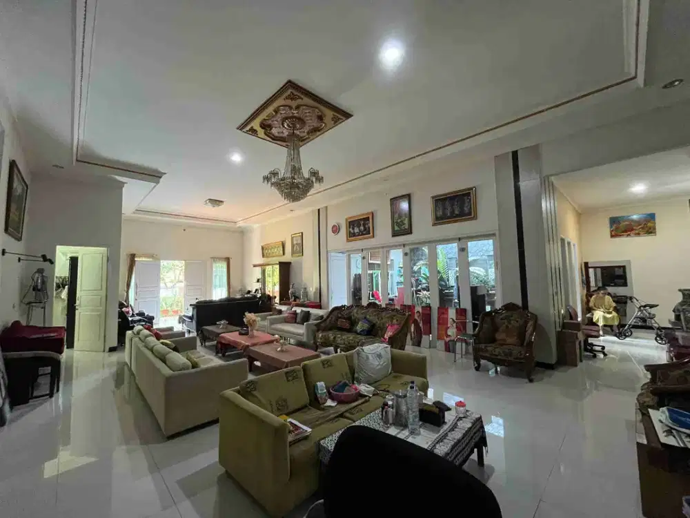 dijual rumah 5 kamar. komplek Jatiwaringin, Bekasi.