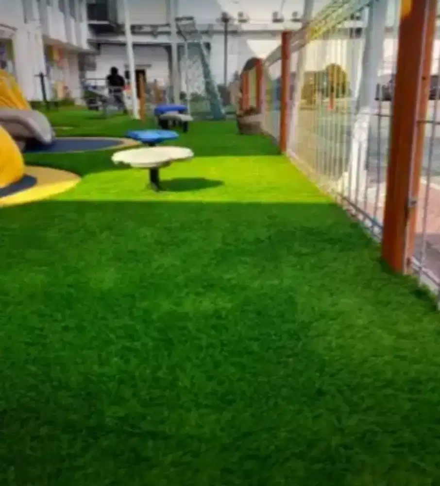 RUMPUT SINTETIS BUATAN UNTUK TAMAN OLAH RAGA DAN BERMAIN ANAK