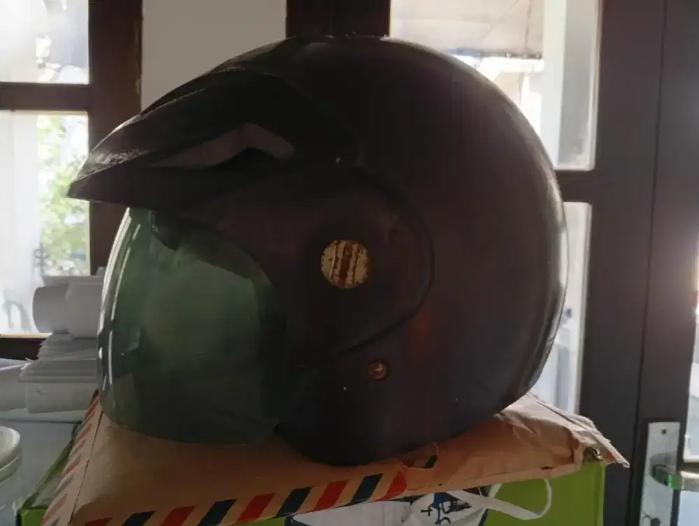Helm ber SNI merek makaci