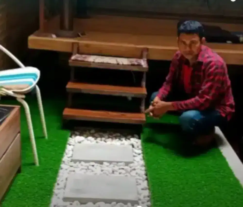 RUMPUT SINTETIS UNTUK PERHIAS TAMAN SAUNG GAJEBO RUMAH KANTOR