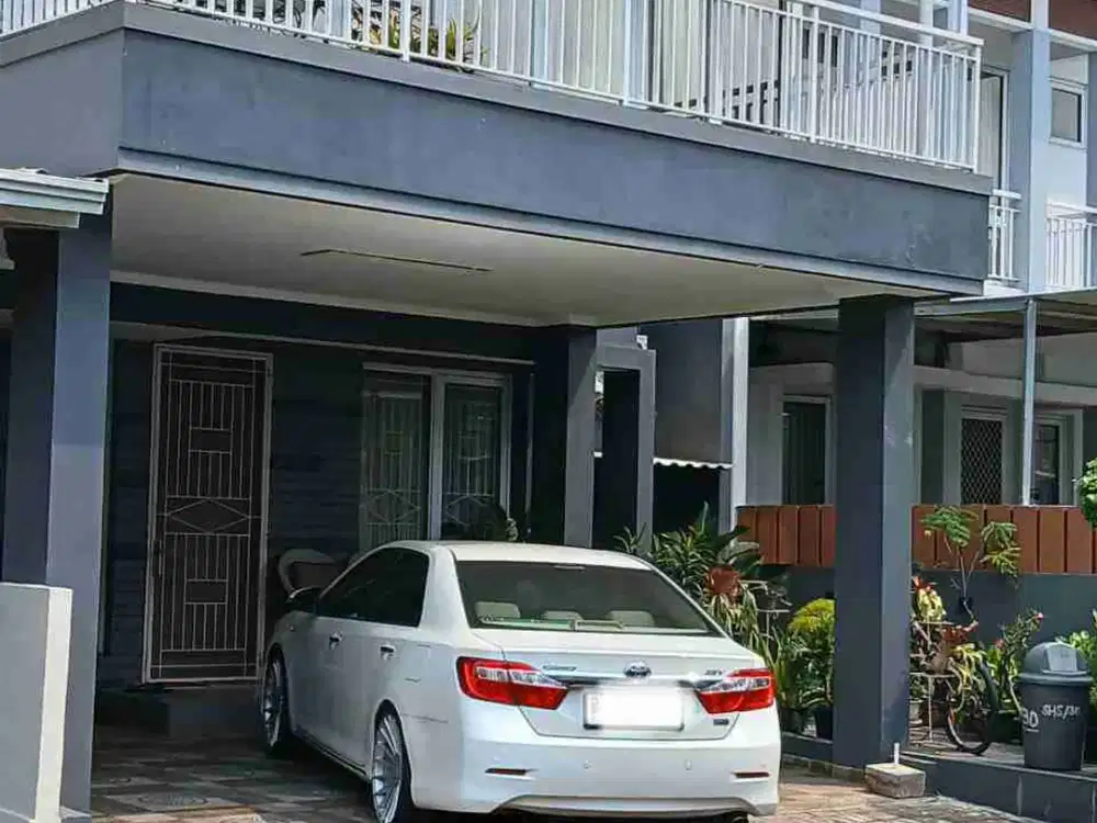 Jual Rumah Second Carpot Bisa 2 Mobil Kota Wisata Cibubur