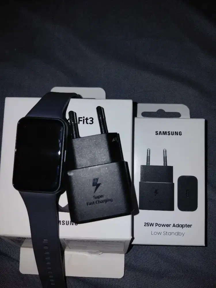 Galaxy Fit 3 dan Kepala Charger