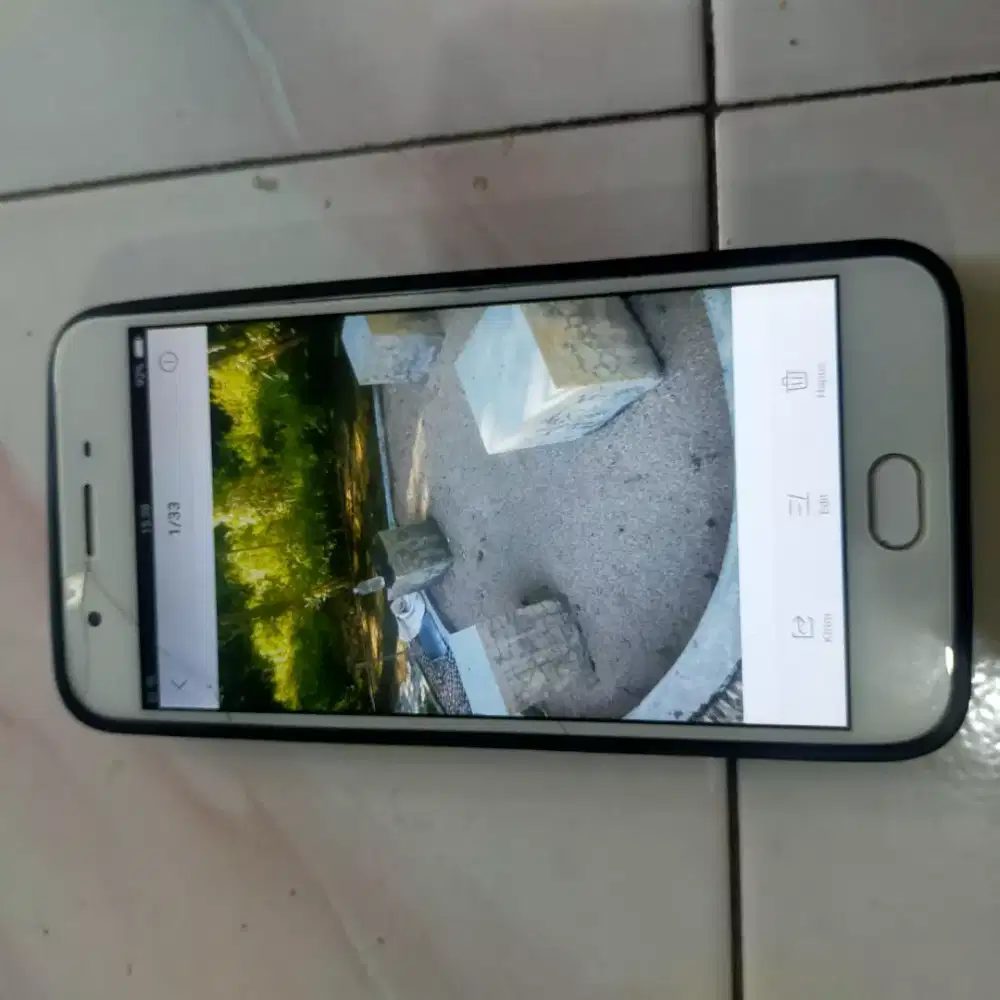 butuh uang Oppo f1s ram 4  hidup normal wifi bisa SIM data ga bisa