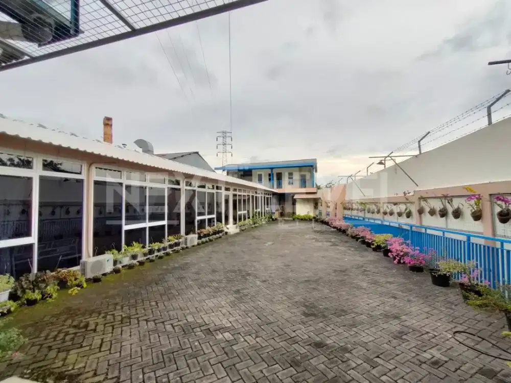 Rumah Strategis Cocok untuk Showroom, ruang usaha dan komersial. 0 KM Jalan Ahmad Yani Kota Malang