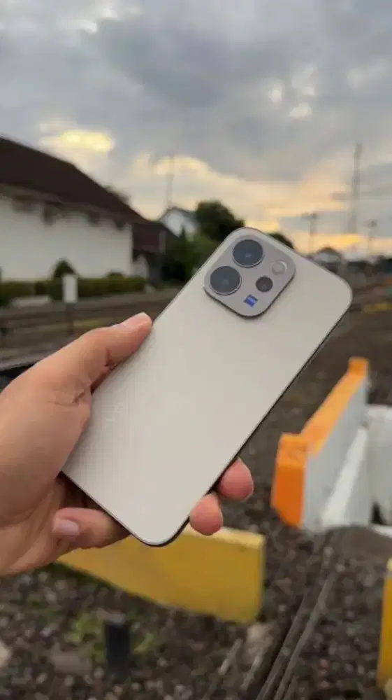 Vivo V70 5g 12/250gb