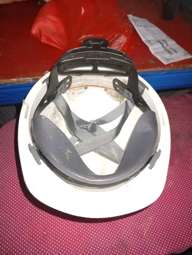 Helm proyek warna putih edition