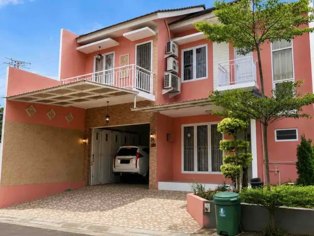 DIJUAL – Rumah 2 Lantai Posisi Hook Asri & Nyaman di Pesona Metropolitan