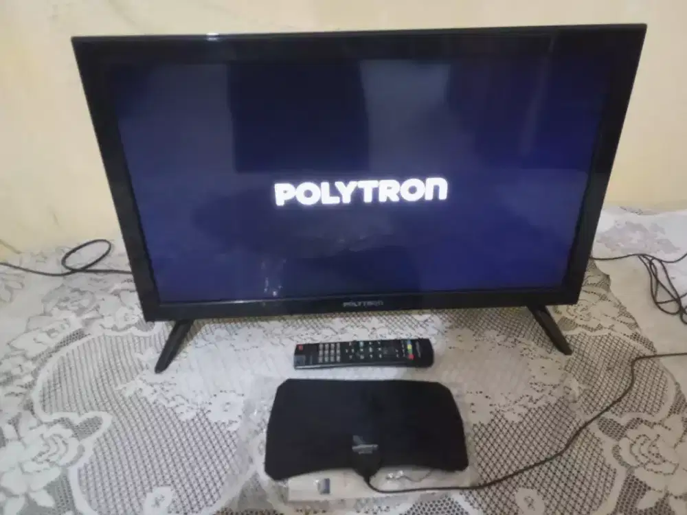 TV DIGITAL POLYTRON 24 INCH SEGEL NOMINUS MULUS BREKET REMOTE & ANTENA