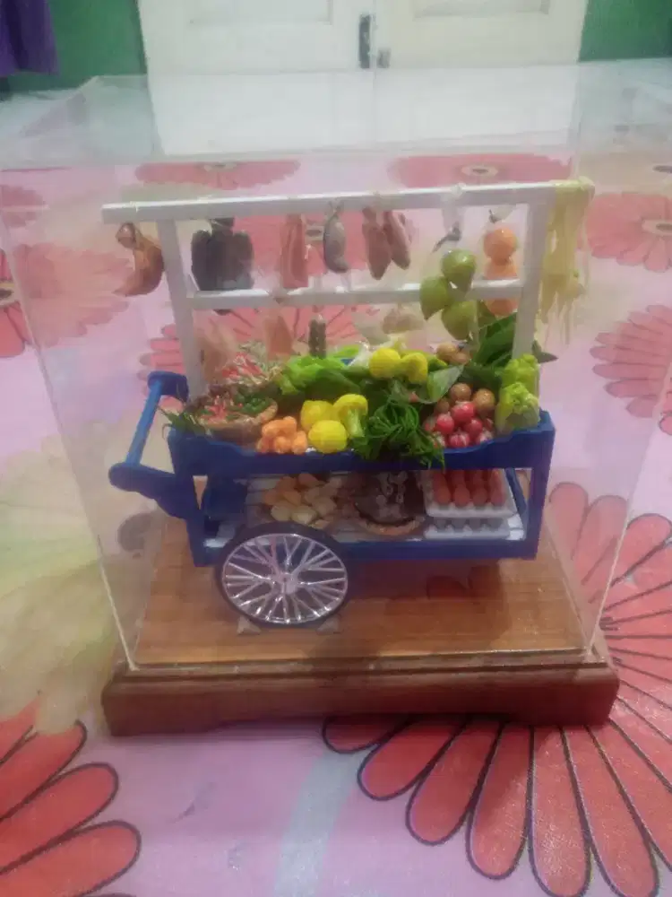 Miniatur gerobak sayur