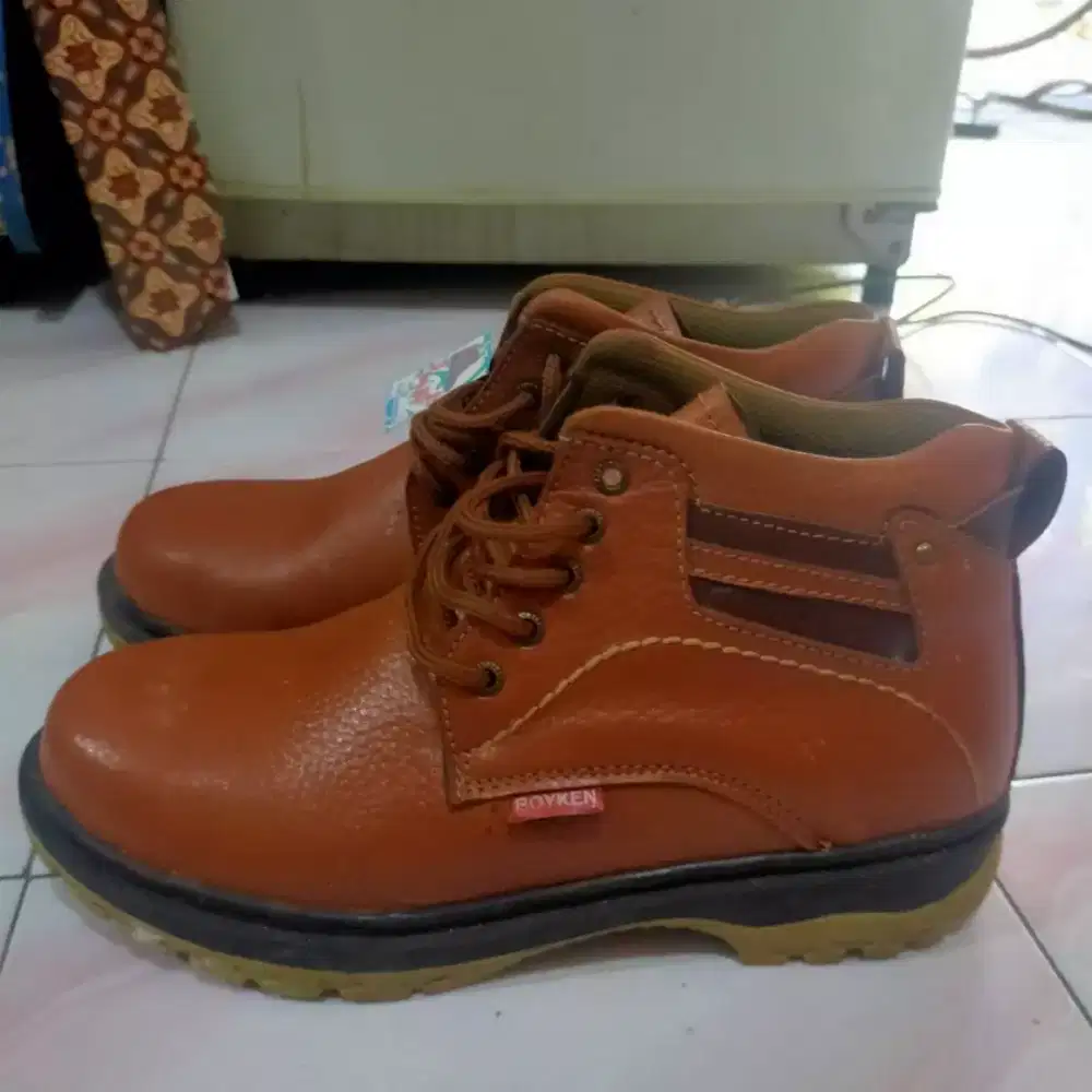 Sepatu keren kuat no 43 merek Boyken baru blm kepakai