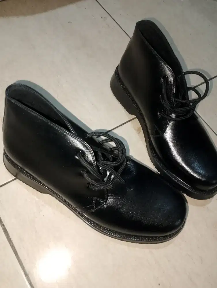 sepatu satpam pdh