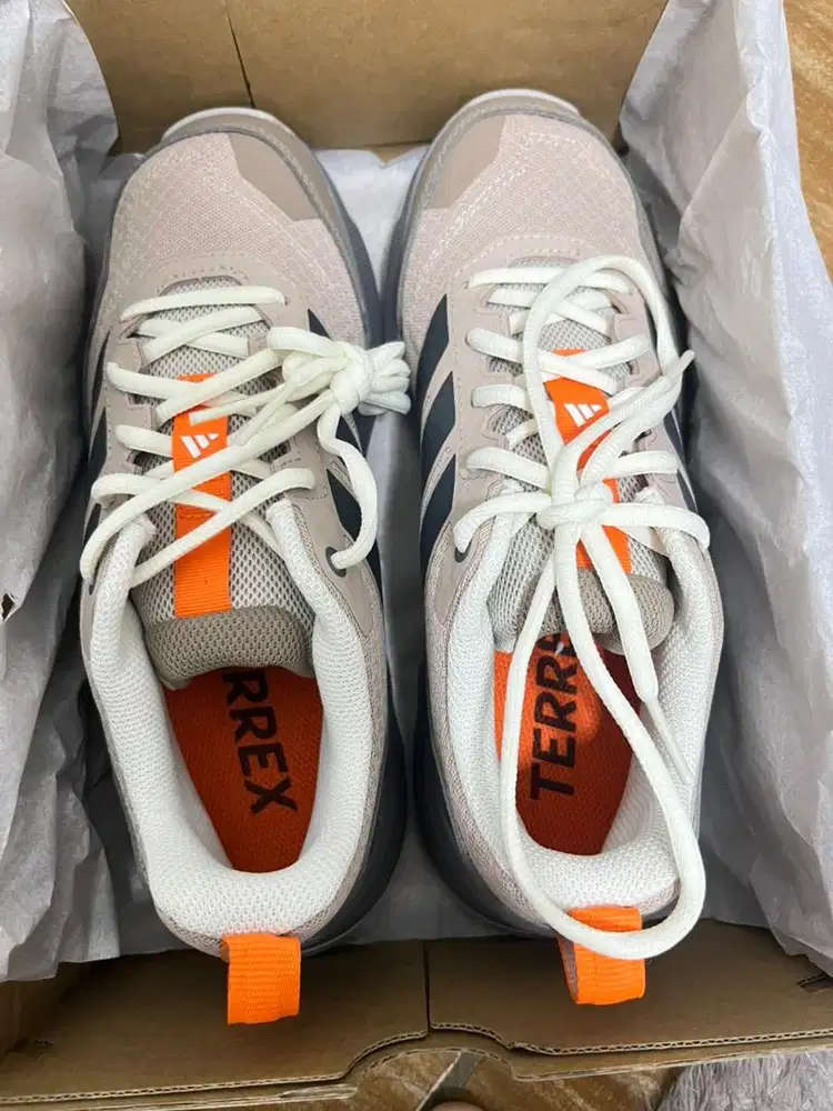 SEPATU HIKING ADIDAS TERREX BARU