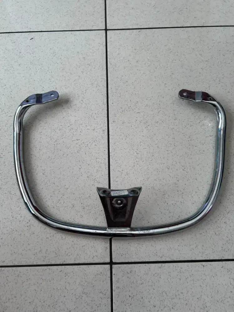 Behel belakang Vespa Primavera
